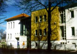 Sraßenfassade 1998